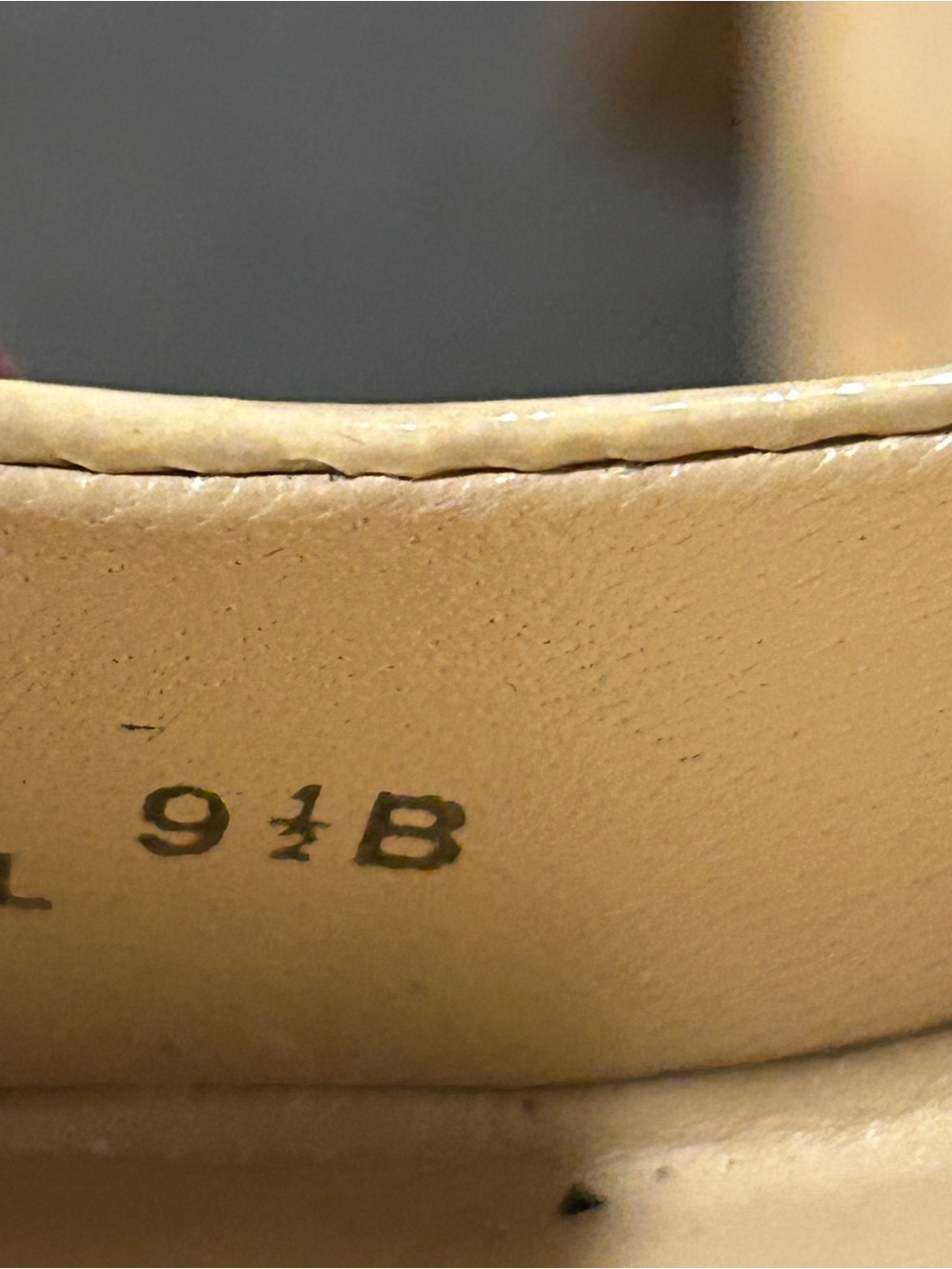 Vintage Cole Haan Tan Beige Patent Leather Square Toe Buckle Block Heel Pumps 9. - Picture 7 of 7